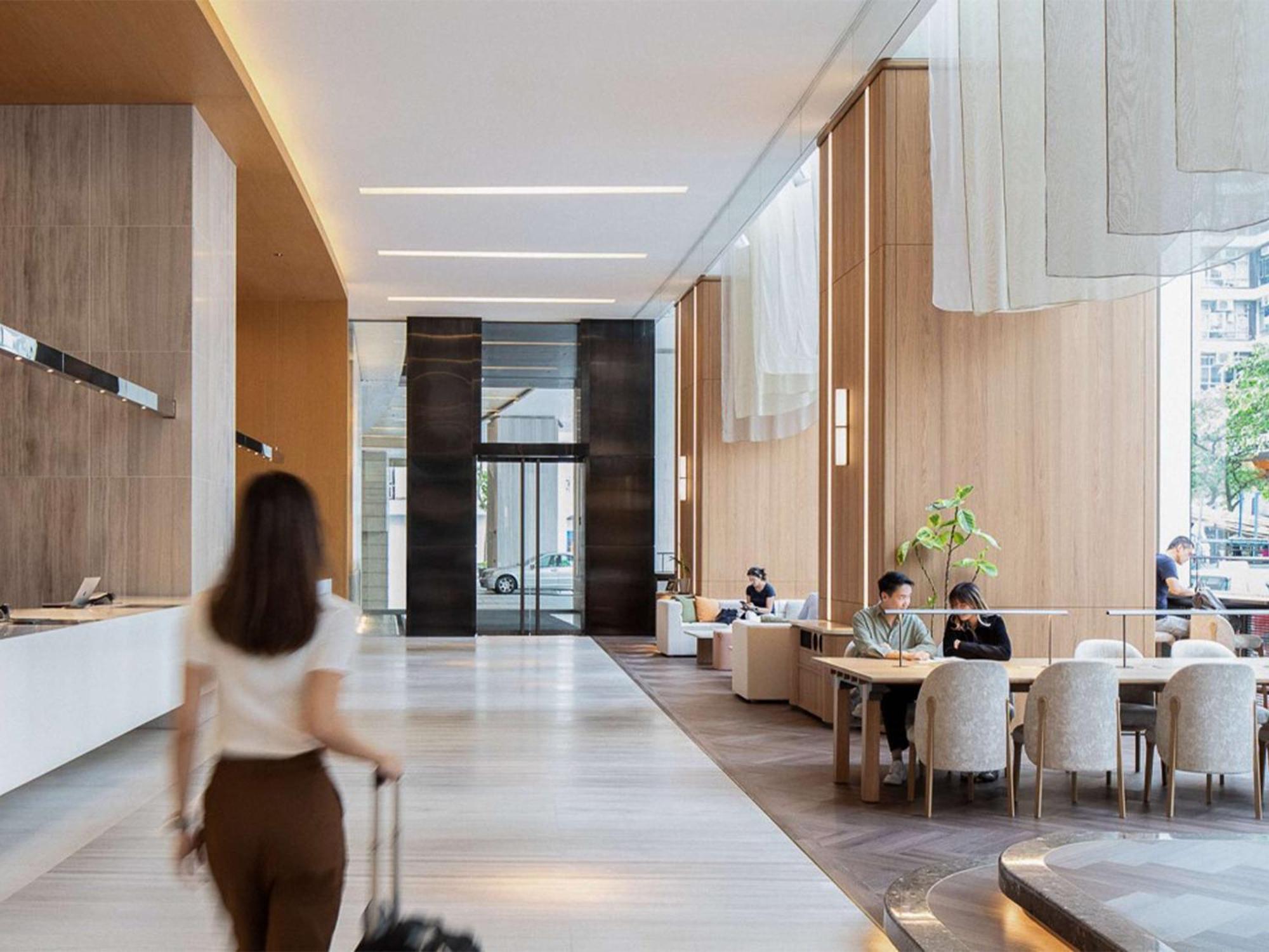 Khách sạn East 5*