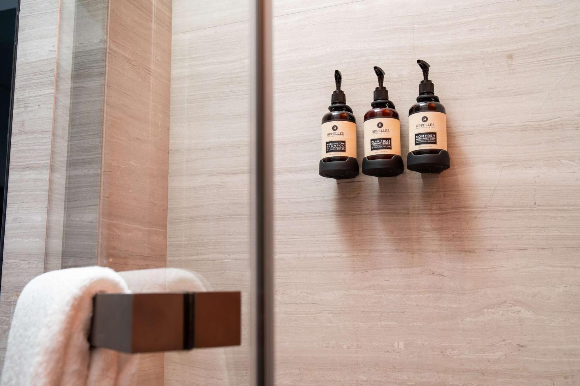 East Khách sạn 5*