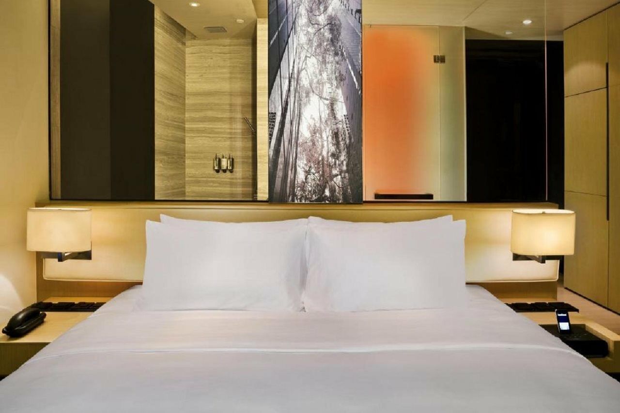 East Khách sạn 5*